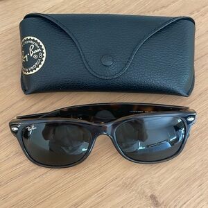 Ray-Ban Wayfarers Sunglasses